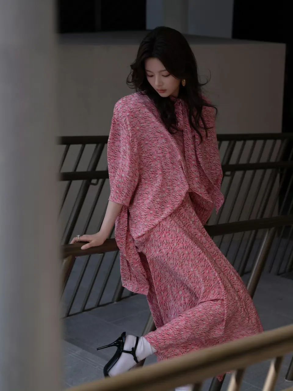 双开门的杨超越，反差感这么大？